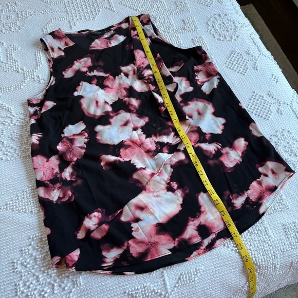 Apt. 9 women’s size medium black and pink sleeveless round neckline blouse top - Picture 3 of 8
